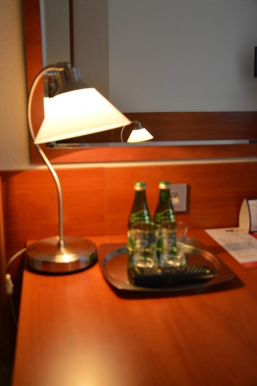 Hotel Komes Skarżysko-Kamienna Habitación foto